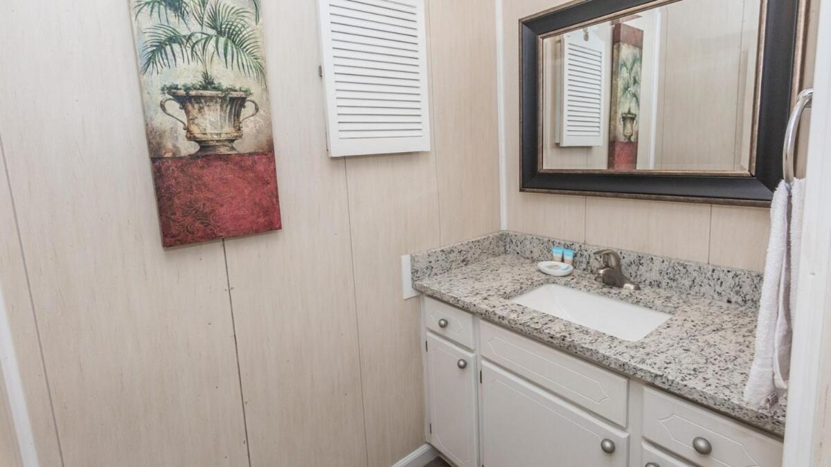 2 Bd 2 And Half Ba Two Story Haven Pet Friendly With Golf Cart *